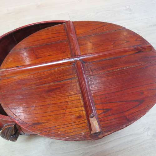 Chinese red lacquered round basin with lid - Base 34 x 34 cm - Top 43 x 43 cm - 19 cm High