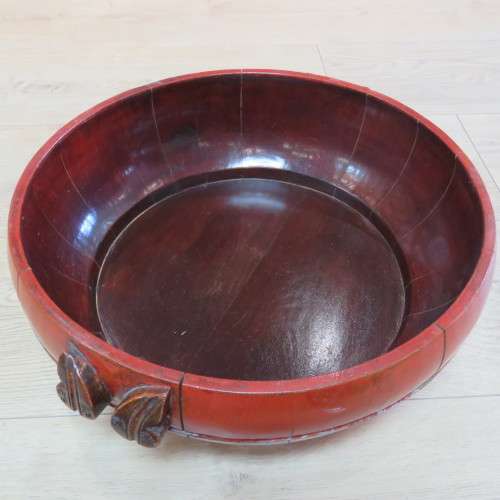 Chinese red lacquered round basin with lid - Base 34 x 34 cm - Top 43 x 43 cm - 19 cm High