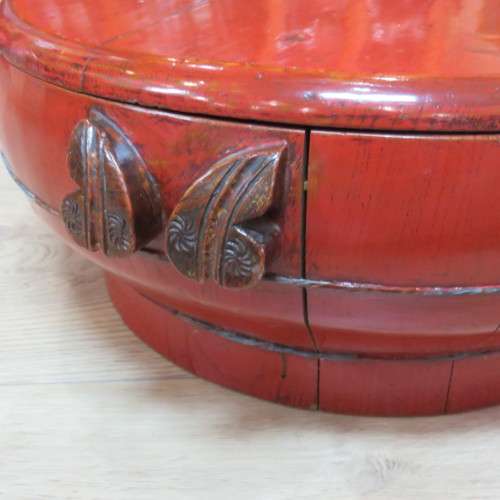 Chinese red lacquered round basin with lid - Base 34 x 34 cm - Top 43 x 43 cm - 19 cm High