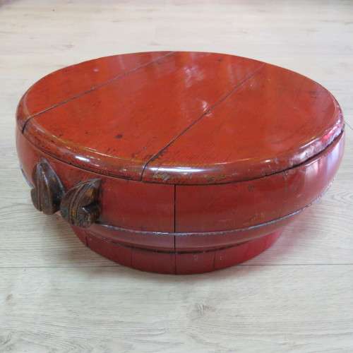 Chinese red lacquered round basin with lid - Base 34 x 34 cm - Top 43 x 43 cm - 19 cm High