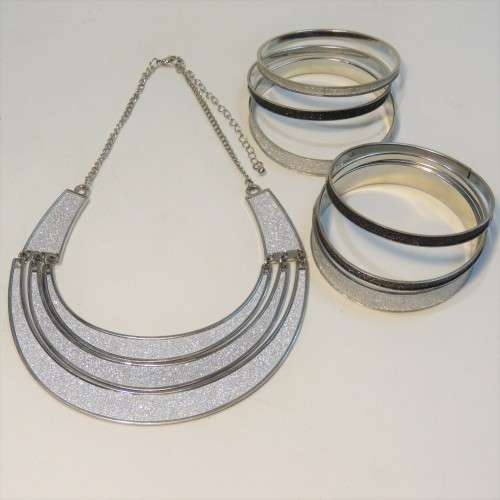 Vintage costume jewellery choker necklace plus 6 bangles
