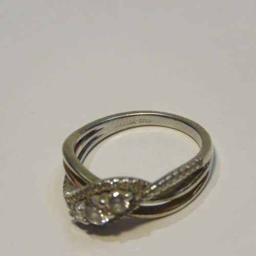 Jeulla Sterling silver ring with 40 small and 3 large clear stones - 3,8 g - Size N