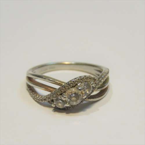 Jeulla Sterling silver ring with 40 small and 3 large clear stones - 3,8 g - Size N