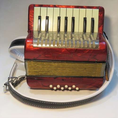 Vintage Hohner Mignon accordion with brand new straps