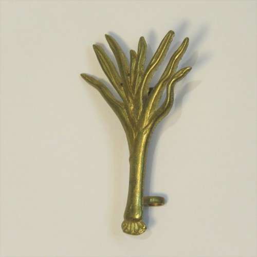 Welsh Guards regiment cap badge with lugs