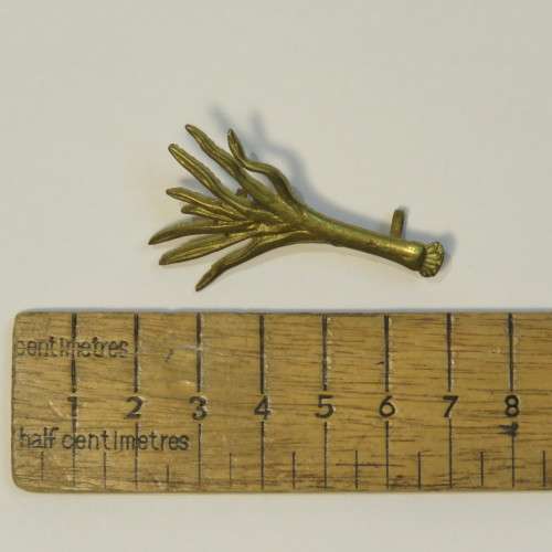 Welsh Guards regiment cap badge with lugs