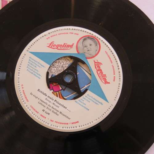Vintage Liegelind record 45 rpm with excellent cover Schlafe mein Prinzchen