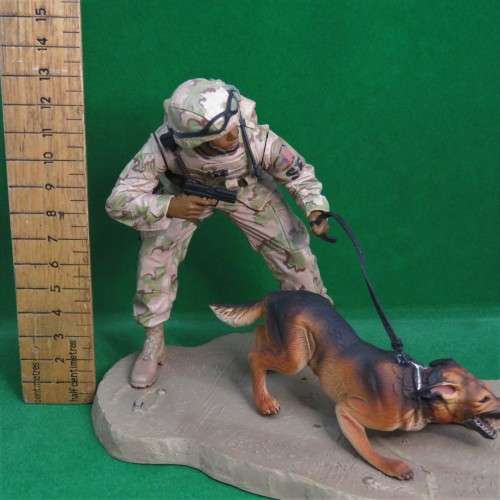 McFarlane Military US Air Force Security Forces K-9 handler figurine - Military series 3