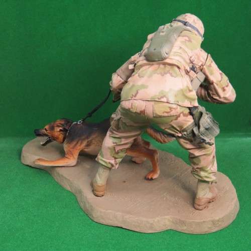 McFarlane Military US Air Force Security Forces K-9 handler figurine - Military series 3