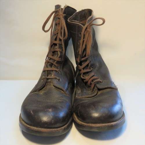 Pair of SADF leather boots - Size 285