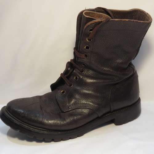 Pair of SADF leather boots - Size 277