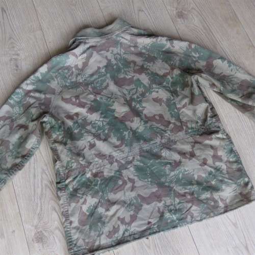 Koevoet camo pattern Task Force bush jacket buttons missing in front - Some holes on back