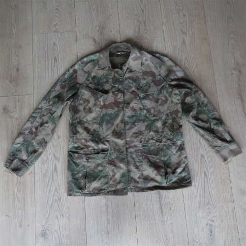 Koevoet camo pattern Task Force bush jacket buttons missing in front - Some holes on back