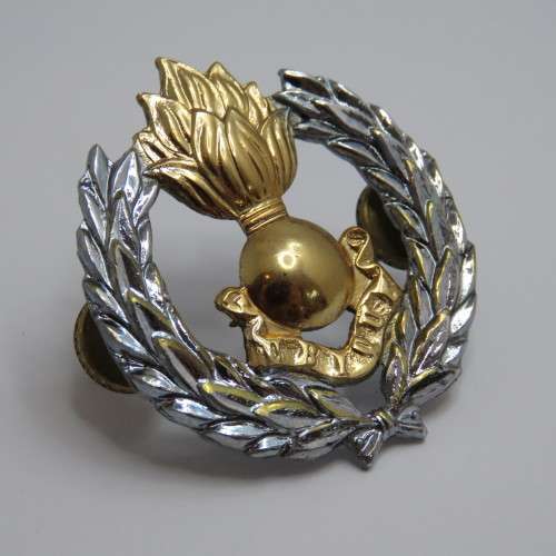 SADF Engineers cap badge - Screw type