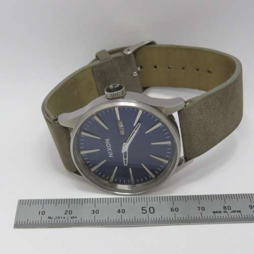 Nixon Sentry mens quartz watch - Scratch on glass - Working