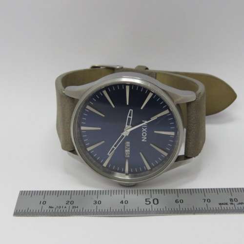 Nixon Sentry mens quartz watch - Scratch on glass - Working