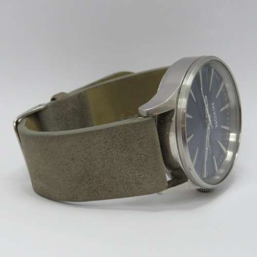 Nixon Sentry mens quartz watch - Scratch on glass - Working