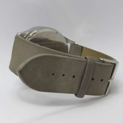 Nixon Sentry mens quartz watch - Scratch on glass - Working