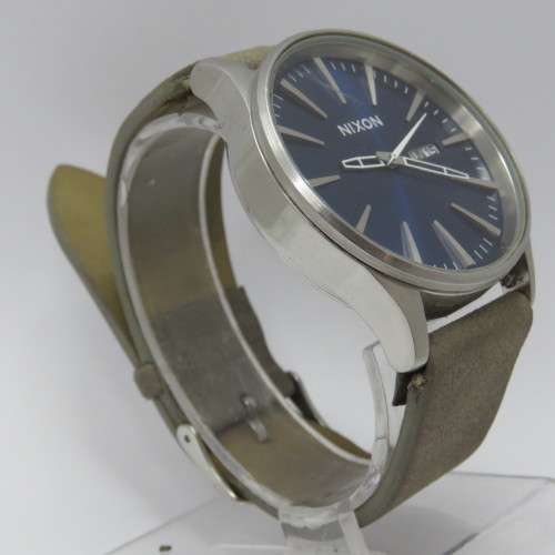 Nixon Sentry mens quartz watch - Scratch on glass - Working