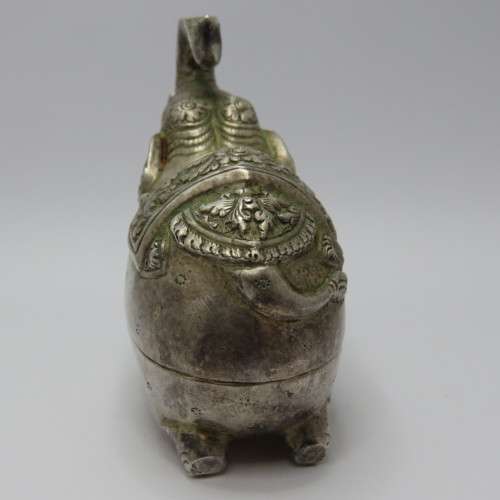 Antique Cambodian silver betel box in elephant shape - Weighs 51,5 g