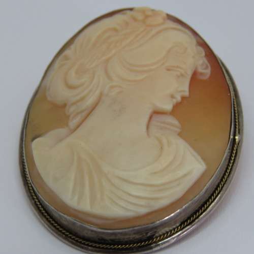 Italian 800 silver cameo brooch/pendant