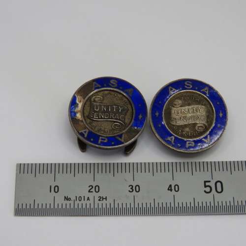 Pair of SA Railway and Harbour ASA-APU button badges - Weighs 12,1 g