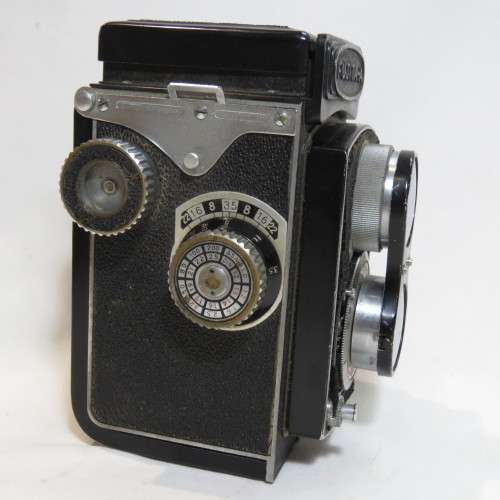 Vintage Fujita-A camera Twin lens reflex with Fujitar 1:3.5 F75 lenses