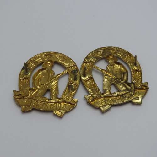 Pair of SADF commando collar badges
