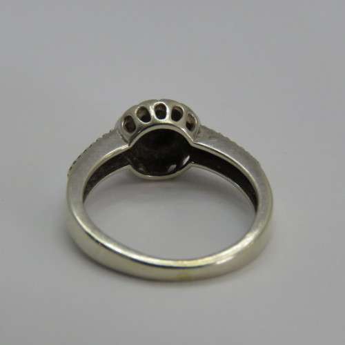 9kt White gold ring with about 66 small diamonds - Weighs 2,4 g - Size J