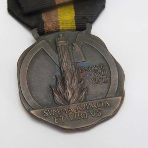 WW2 Italian Fascist 2nd division black shirts medal