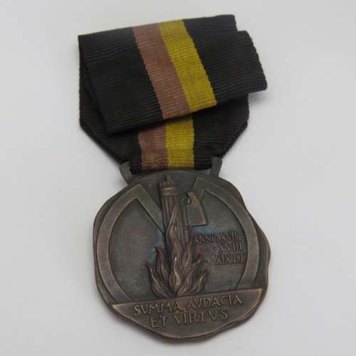 WW2 Italian Fascist 2nd division black shirts medal