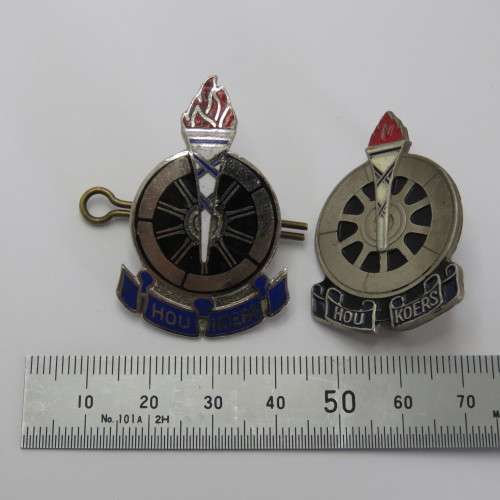 Lot of 2 different Voortrekkers "Hou Koers" badges