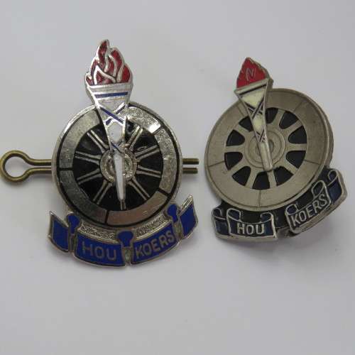 Lot of 2 different Voortrekkers "Hou Koers" badges