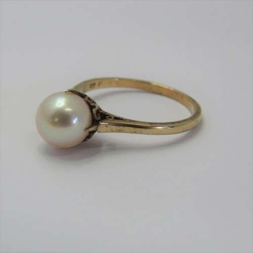9kt Gold pearl ring - Weighs 2,4 g - Size N