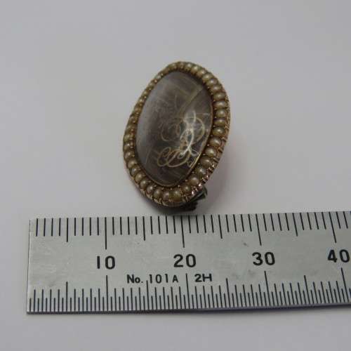 14kt Golden Antique memorial brooch with hair insert - Weighs 3,5 g