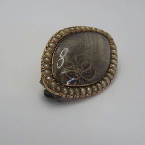 14kt Golden Antique memorial brooch with hair insert - Weighs 3,5 g