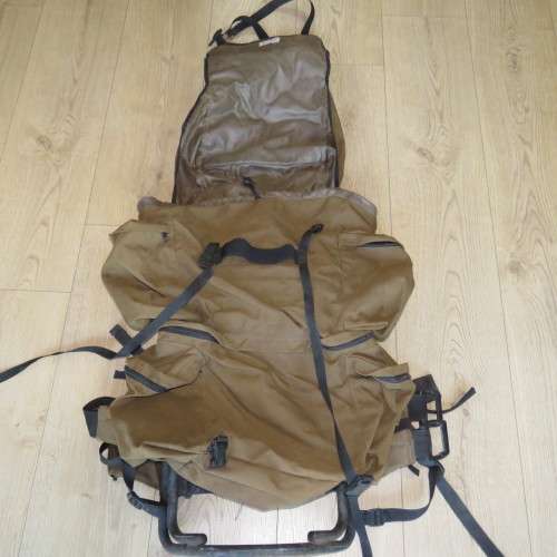 SADF Nutria backpack with H-frame - Some zips stuck - Frame 72 x 39 cm