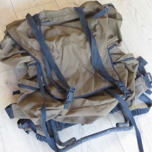 SADF Nutria backpack with H-frame - Some zips stuck - Frame 72 x 39 cm