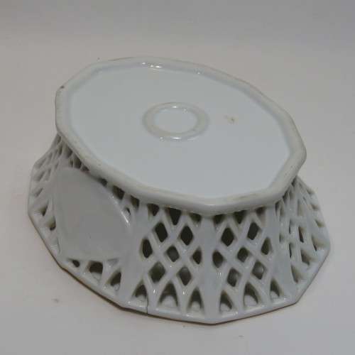 Antique porcelain basket with blue flowers - Small crack - German
