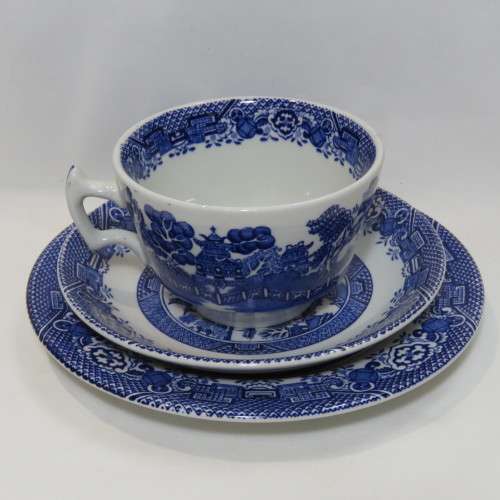 Vintage Woods Ware Willow Pattern tea set - 6 Trios, teapot and milk jug