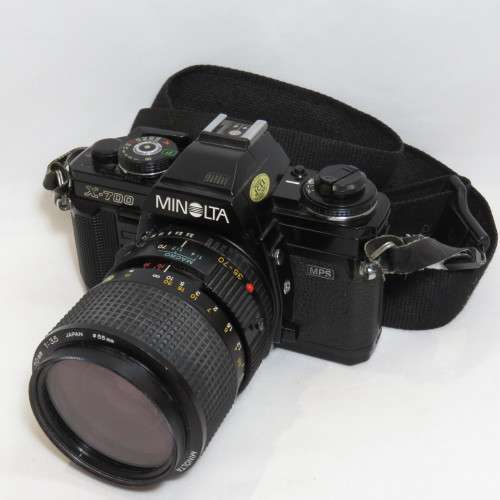 Vintage Minolta X-700 35 mm film camera with F 1:3,5/35-70 mm lens - Advance lever stuck