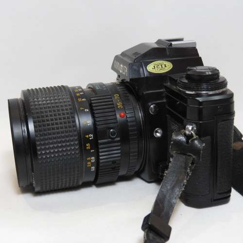 Vintage Minolta X-700 35 mm film camera with F 1:3,5/35-70 mm lens - Advance lever stuck