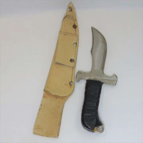 Custom made knife with pouch