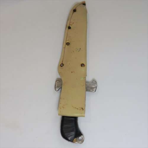 Custom made knife with pouch