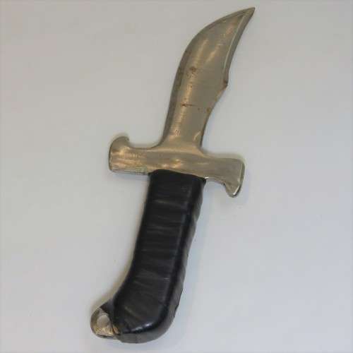 Custom made knife with pouch