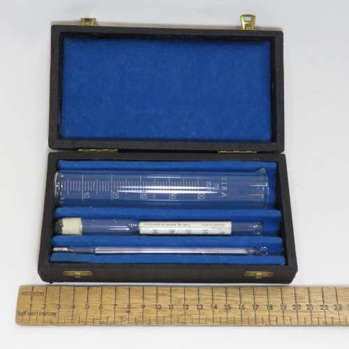 Vintage CIBA thermometer set in case