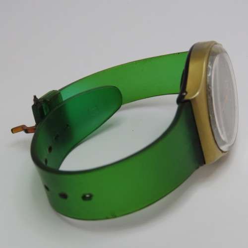 Swatch watch with green strap - Buckle missing - Flaw on lens