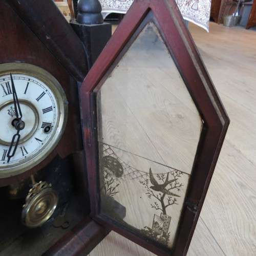 Antique Waterbury clock Co. Mantle clock - Not working - Face 14 x 14 cm - 50 cm High - Base 12 x 30