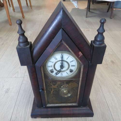 Antique Waterbury clock Co. Mantle clock - Not working - Face 14 x 14 cm - 50 cm High - Base 12 x 30