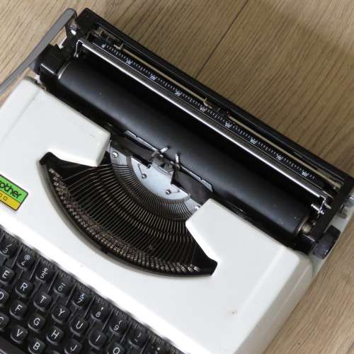 Brother 100 typewriter - Small portable type in decent working condition  - C 33732183 - 1963 +-